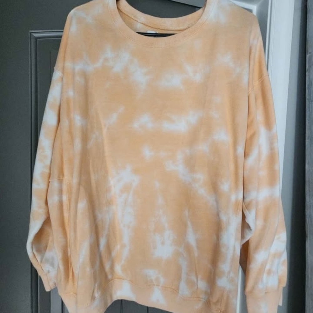 Tie-Dye Sweatshirt in Orange and White